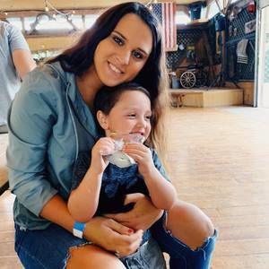 Meet your Posher, Katelyn